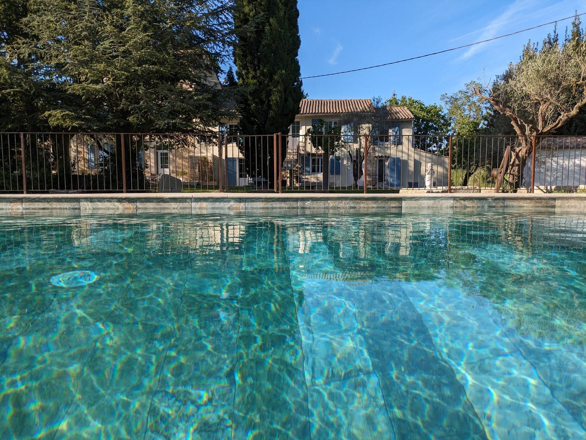 Mas De La Roule, 4 Studios, Piscine Chauffee, Studio Spa, Parc 2 Ha, Pont D'Avignon A Pied Buitenkant foto